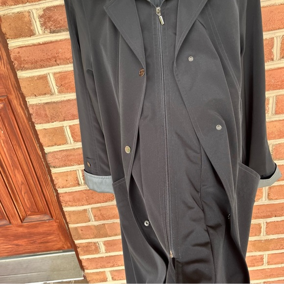 Ladies lightweight trench/raincoat. size medium - Picture 3 of 15